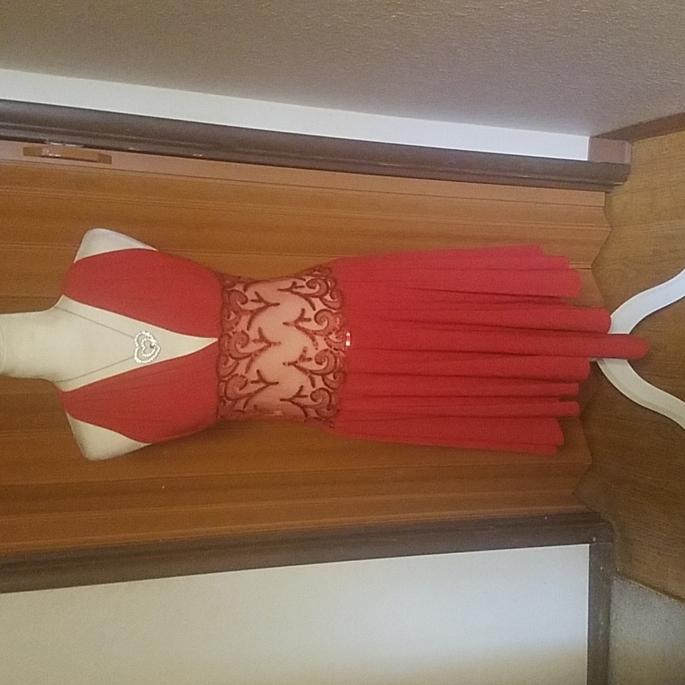 BEATRICE BACKLESS RED DRESS